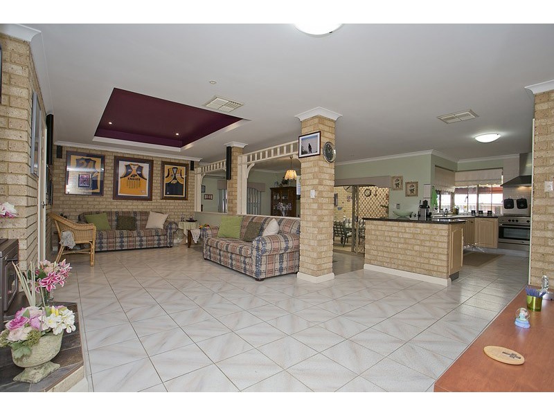 14 Penshurst Street, Marangaroo WA 6064