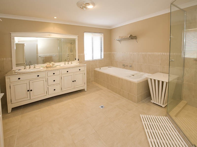 5 Rose Bay Court, Kallaroo WA 6025