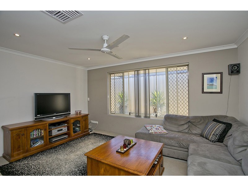 53 Cadoux Loop, Hocking WA 6065