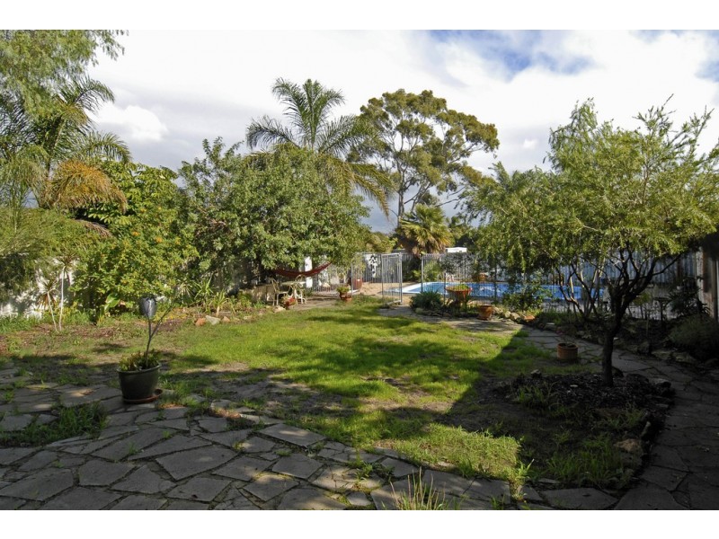 8 Dara Court, Wanneroo WA 6065