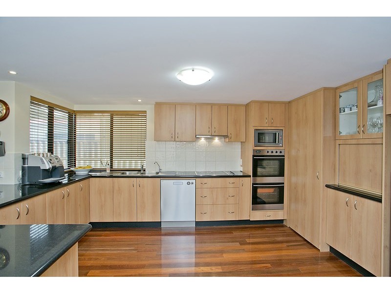 15 Sapphire Crescent, Stirling WA 6021