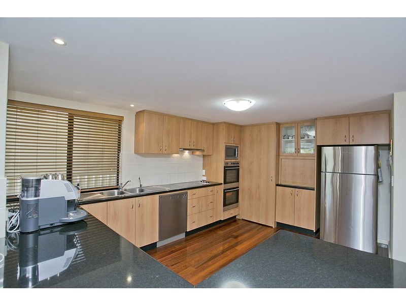 15 Sapphire Crescent, Stirling WA 6021