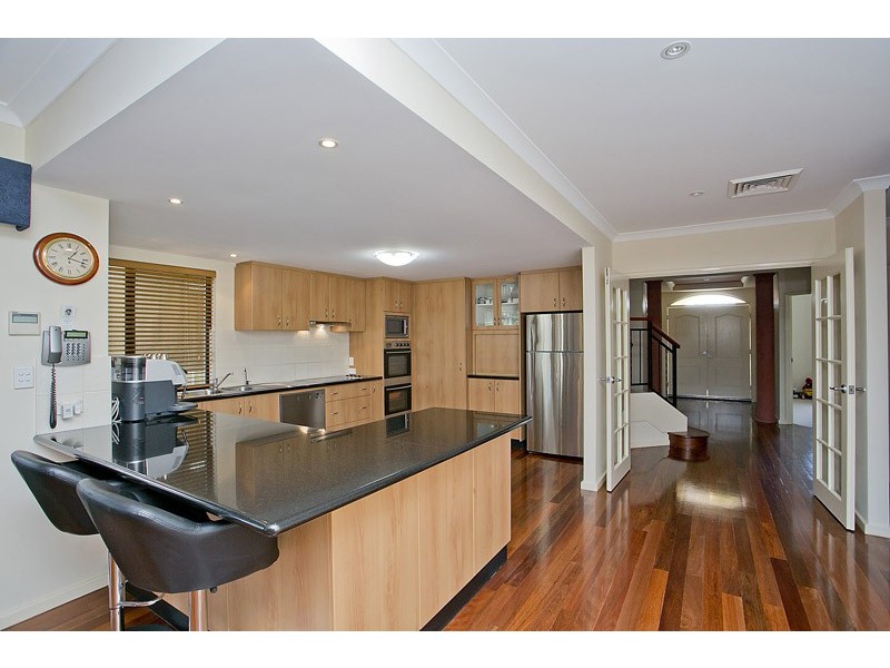 15 Sapphire Crescent, Stirling WA 6021