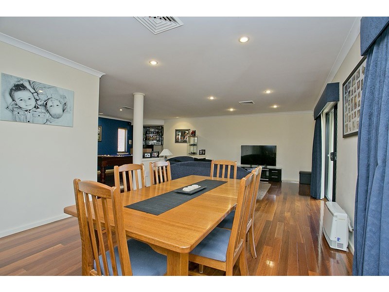 15 Sapphire Crescent, Stirling WA 6021