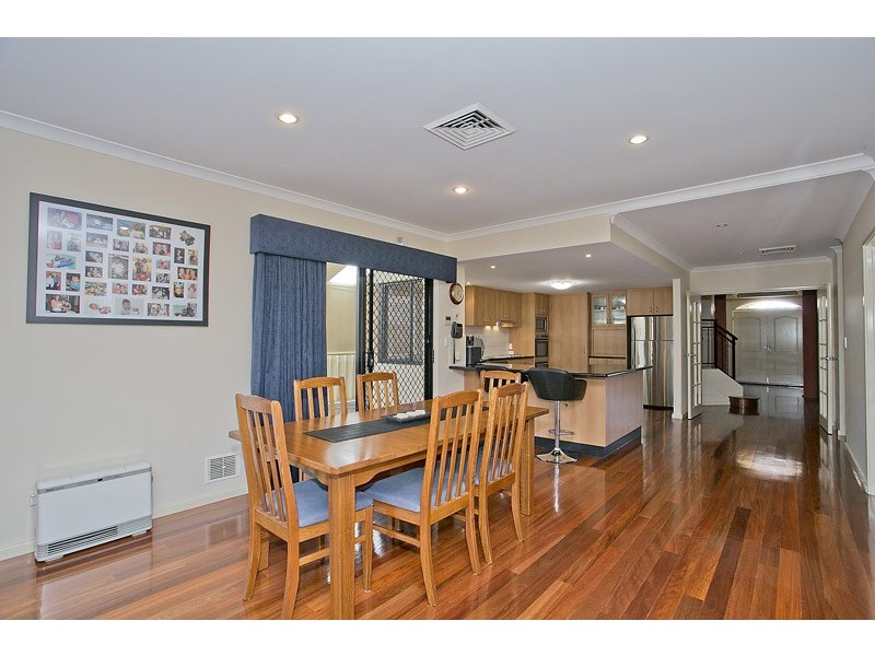 15 Sapphire Crescent, Stirling WA 6021