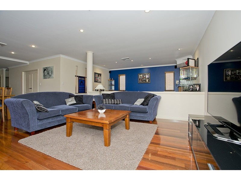 15 Sapphire Crescent, Stirling WA 6021