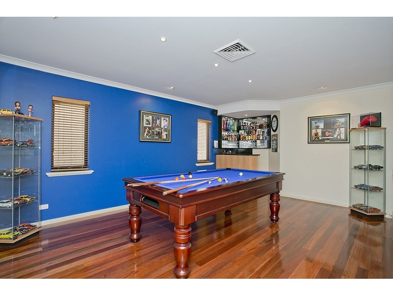 15 Sapphire Crescent, Stirling WA 6021