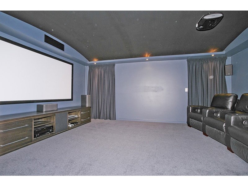 15 Sapphire Crescent, Stirling WA 6021