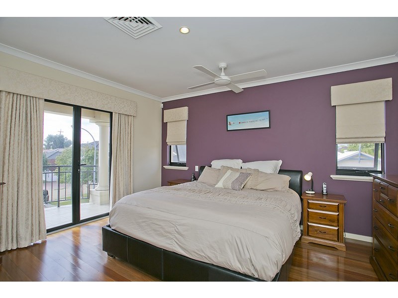 15 Sapphire Crescent, Stirling WA 6021