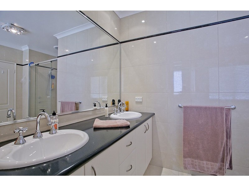 15 Sapphire Crescent, Stirling WA 6021