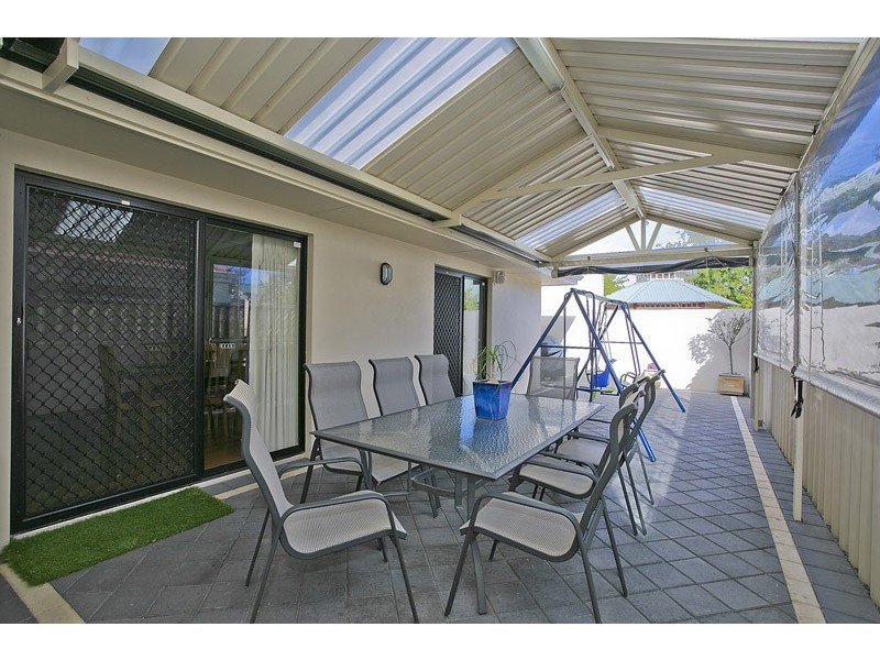 15 Sapphire Crescent, Stirling WA 6021