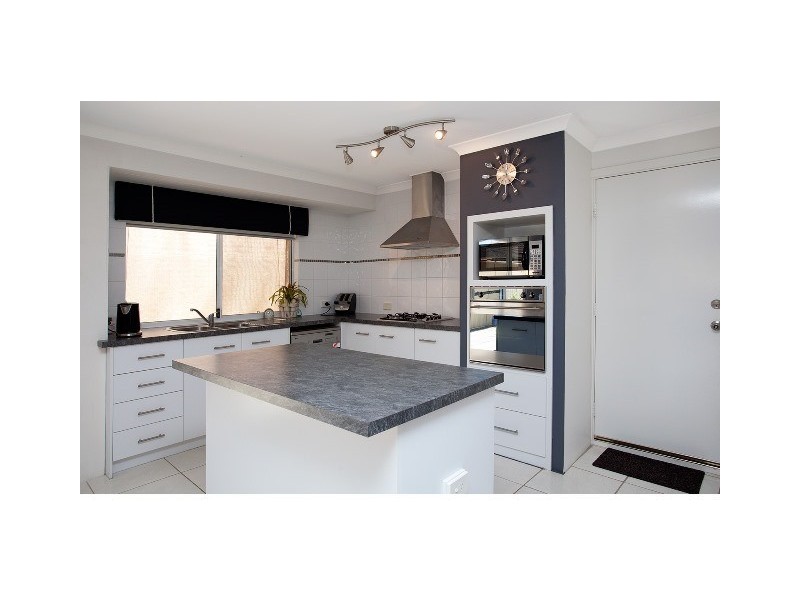 28 Crosthwait Circle, Tapping WA 6065