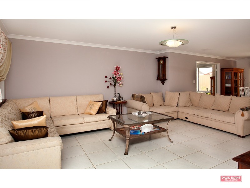 28 Crosthwait Circle, Tapping WA 6065