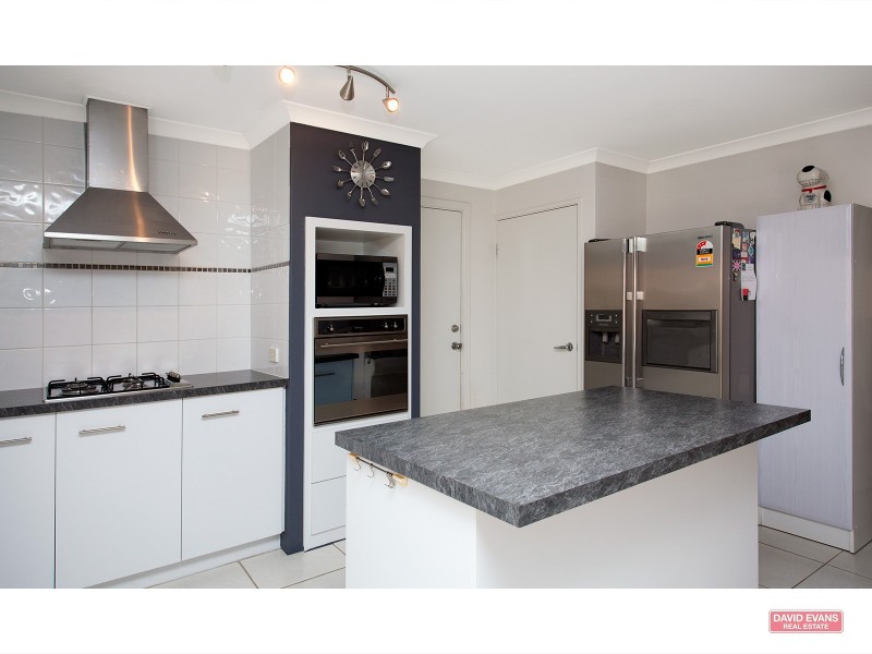 28 Crosthwait Circle, Tapping WA 6065