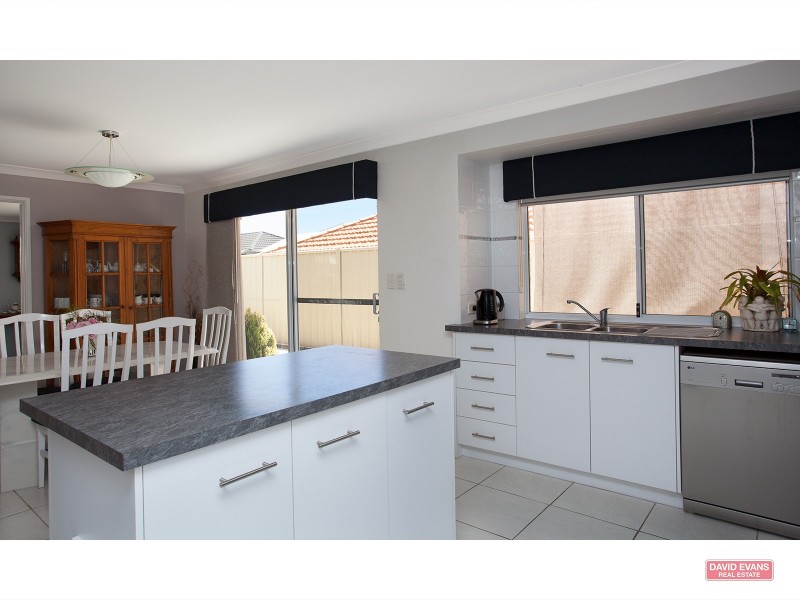 28 Crosthwait Circle, Tapping WA 6065