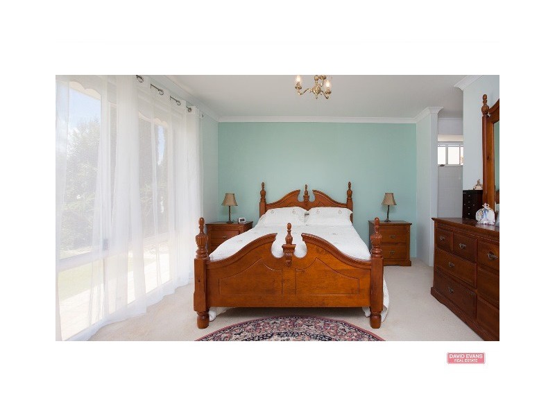 28 Crosthwait Circle, Tapping WA 6065