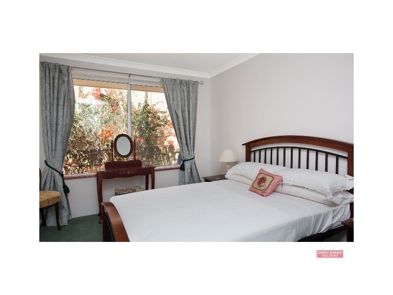 28 Crosthwait Circle, Tapping WA 6065