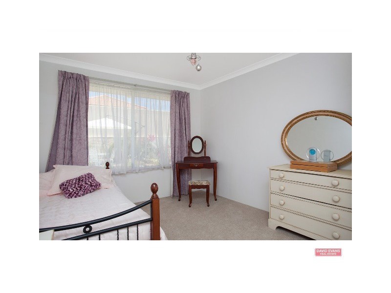 28 Crosthwait Circle, Tapping WA 6065