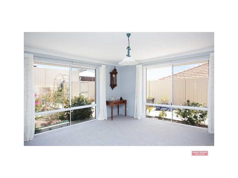 28 Crosthwait Circle, Tapping WA 6065