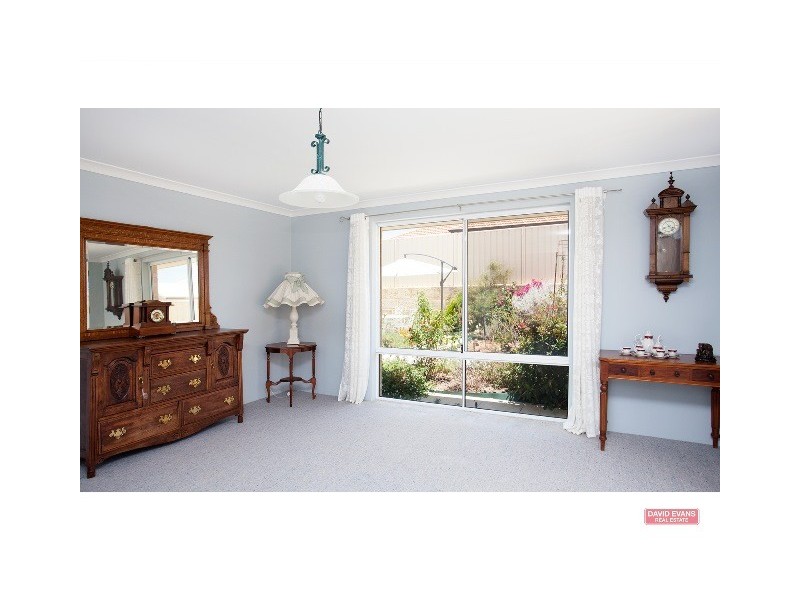 28 Crosthwait Circle, Tapping WA 6065