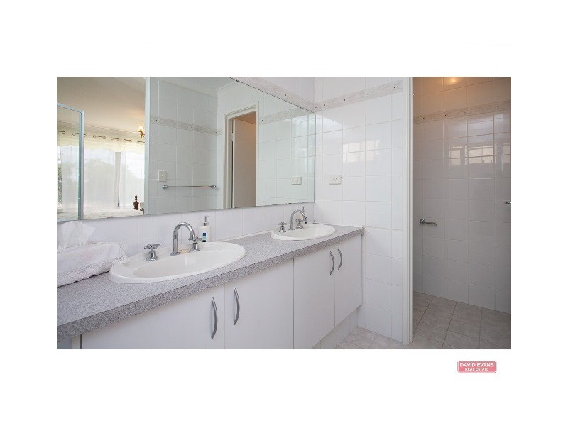 28 Crosthwait Circle, Tapping WA 6065