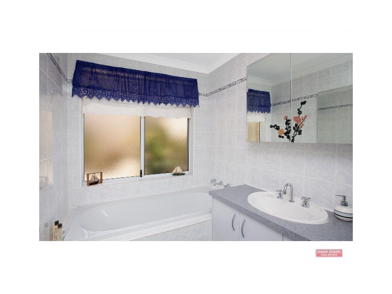 28 Crosthwait Circle, Tapping WA 6065