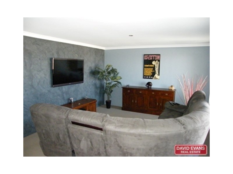 24 Tinsel Street, Yanchep WA 6035