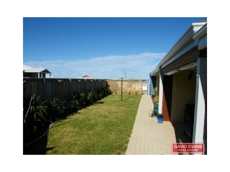 24 Tinsel Street, Yanchep WA 6035