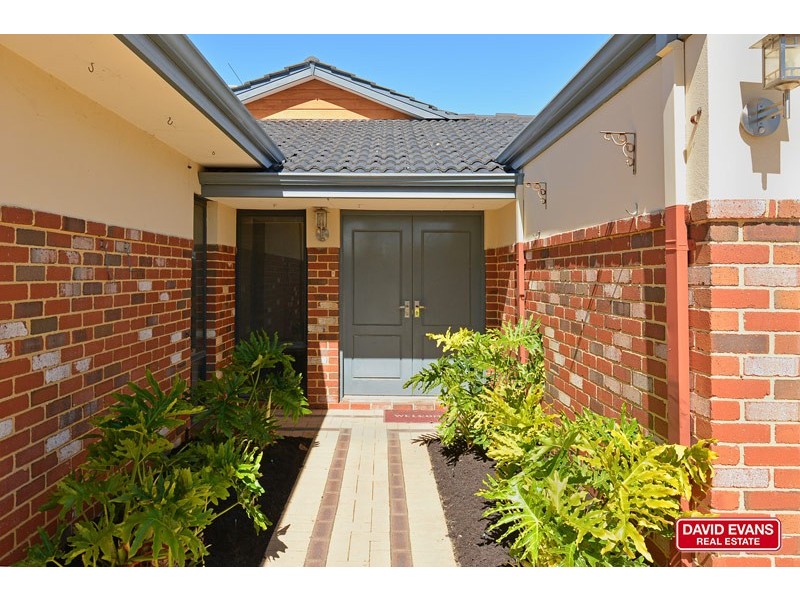 10 Capri Leone Way, Sinagra WA 6065