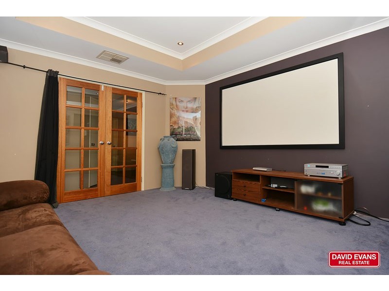 10 Capri Leone Way, Sinagra WA 6065