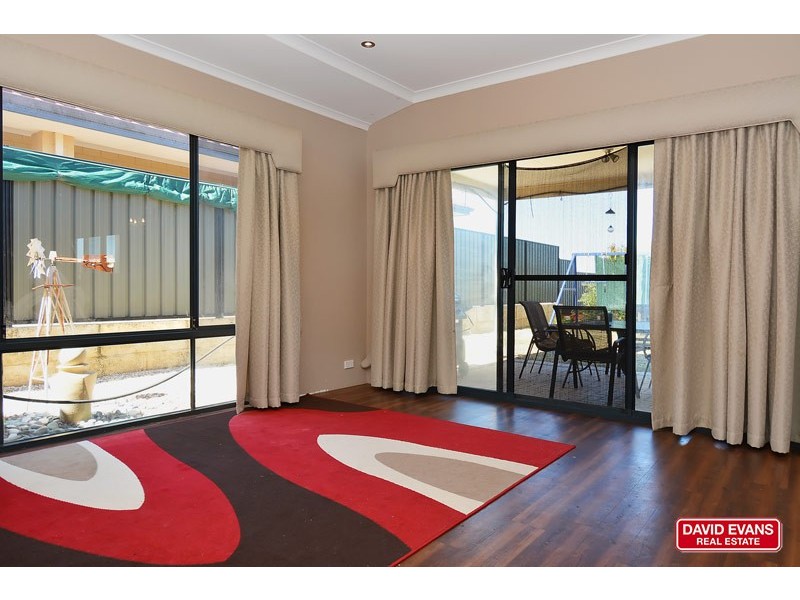 10 Capri Leone Way, Sinagra WA 6065