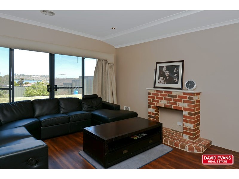 10 Capri Leone Way, Sinagra WA 6065