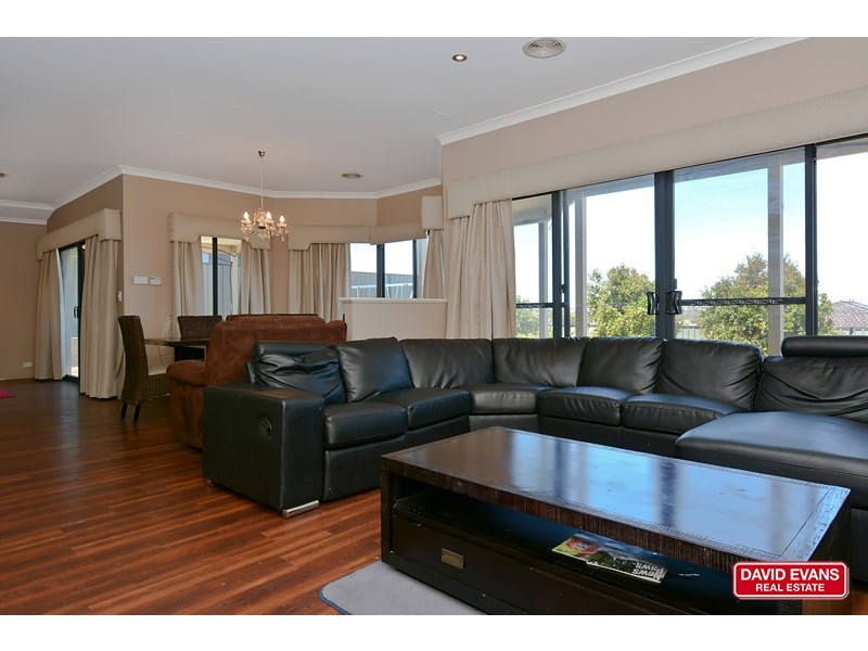 10 Capri Leone Way, Sinagra WA 6065