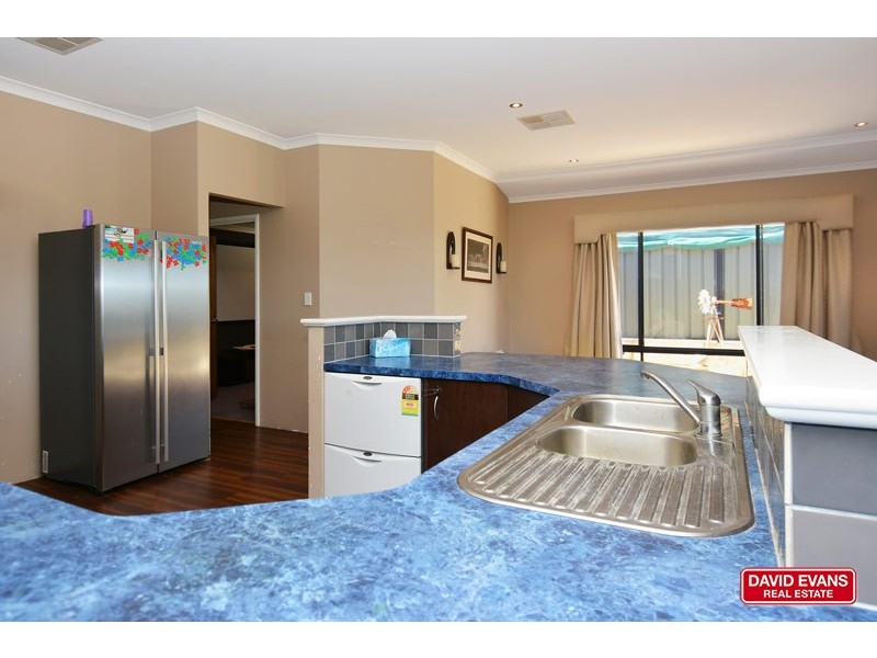 10 Capri Leone Way, Sinagra WA 6065