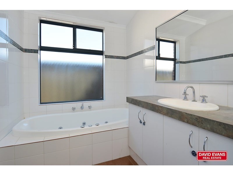 10 Capri Leone Way, Sinagra WA 6065