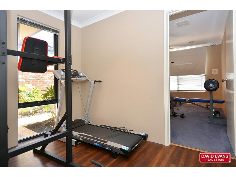 10 Capri Leone Way, Sinagra WA 6065