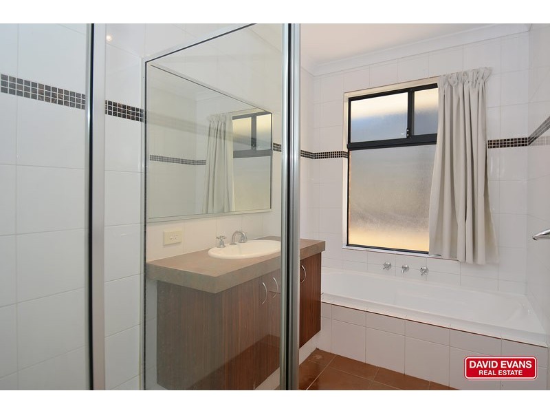 10 Capri Leone Way, Sinagra WA 6065