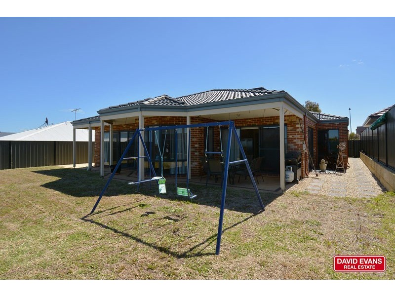 10 Capri Leone Way, Sinagra WA 6065