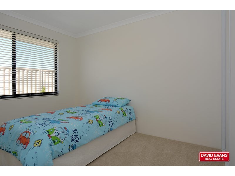 8 Plumeria Rise, Sinagra WA 6065