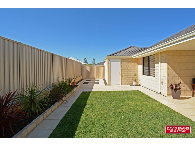 8 Plumeria Rise, Sinagra WA 6065