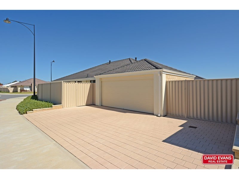 8 Plumeria Rise, Sinagra WA 6065