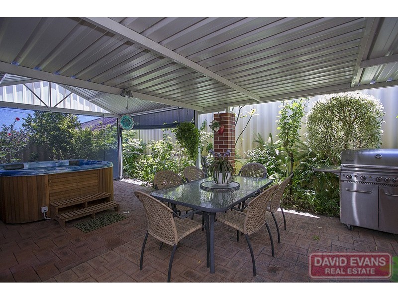 12 Holroyd Link, Wanneroo WA 6065