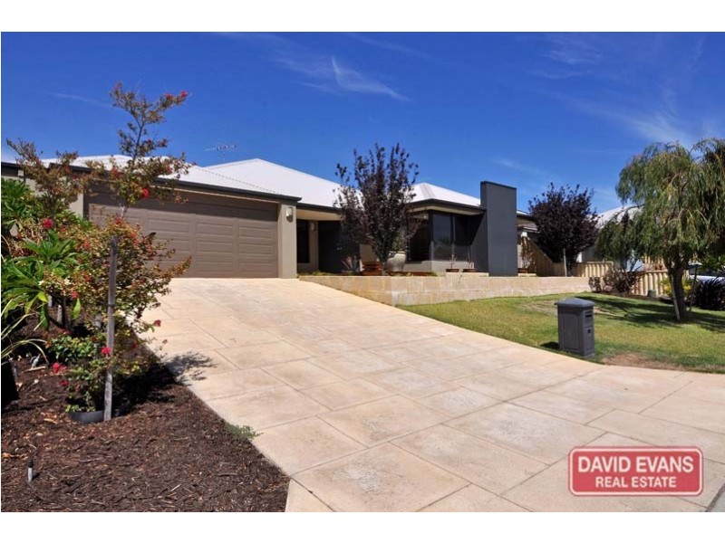 32 Champaigne Drive, Tapping WA 6065