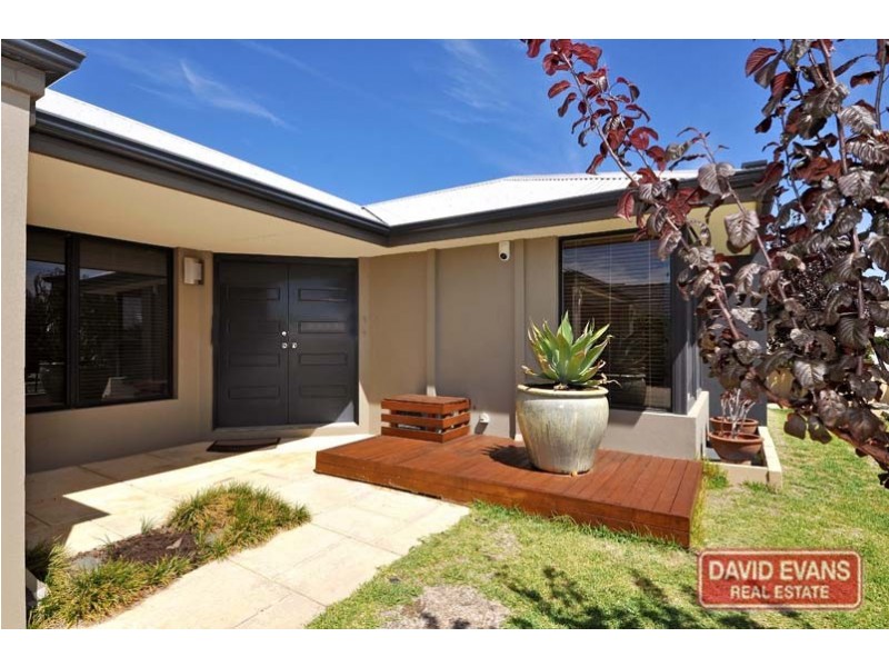 32 Champaigne Drive, Tapping WA 6065