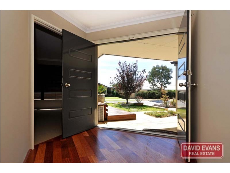 32 Champaigne Drive, Tapping WA 6065