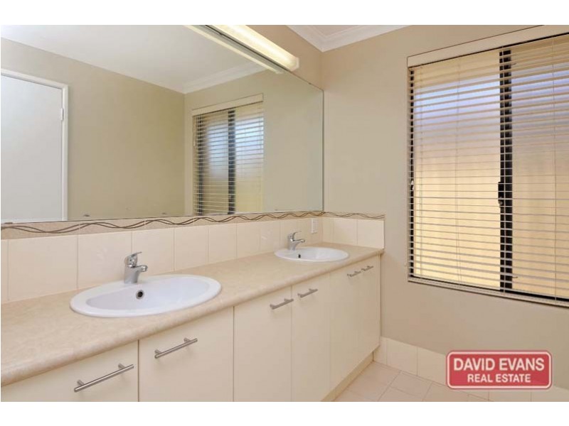 32 Champaigne Drive, Tapping WA 6065