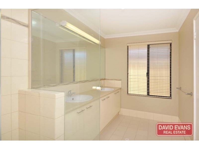 32 Champaigne Drive, Tapping WA 6065