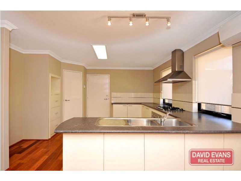 32 Champaigne Drive, Tapping WA 6065