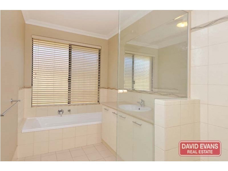 32 Champaigne Drive, Tapping WA 6065