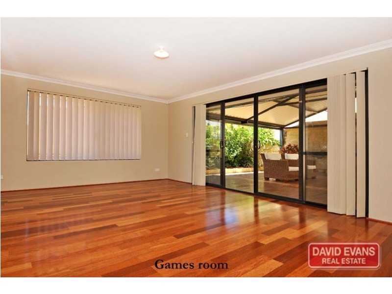 32 Champaigne Drive, Tapping WA 6065